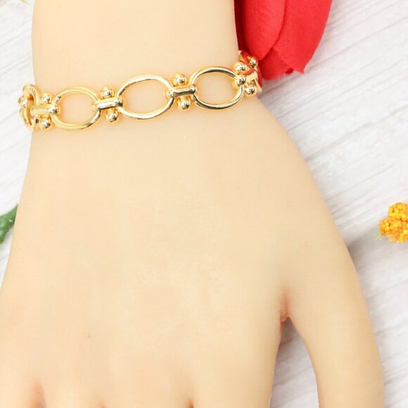 "Trendy Handmade Bracelet – A Thoughtful Gift for Girls & Women | UNVRC1611 - Picture 8 of 10
